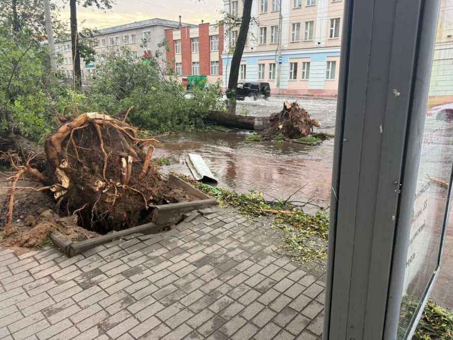 В Могилёве развернули штаб комиссии по ЧС после разрушительной ночной грозы