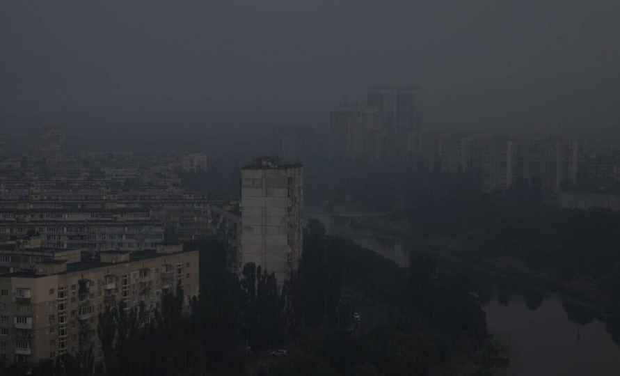 Киев в дыму от пожаров после массированной ночной атаки – есть жертвы и пострадавшие