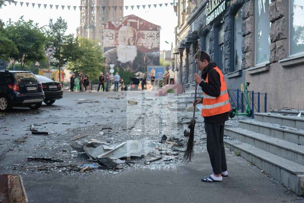 Киев в дыму от пожаров после массированной ночной атаки – есть жертвы и пострадавшие
