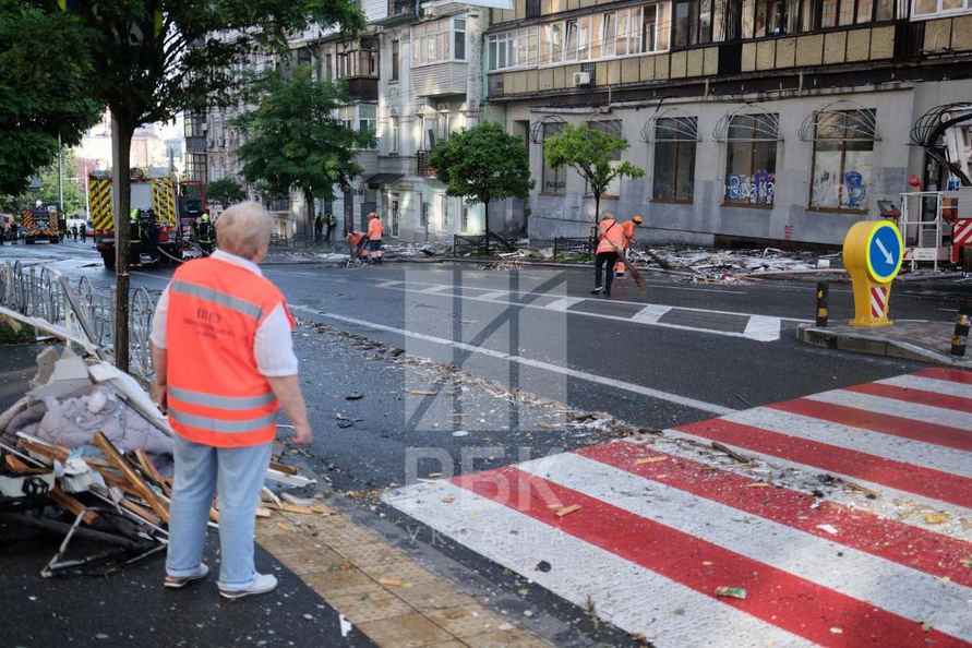 Киев в дыму от пожаров после массированной ночной атаки – есть жертвы и пострадавшие