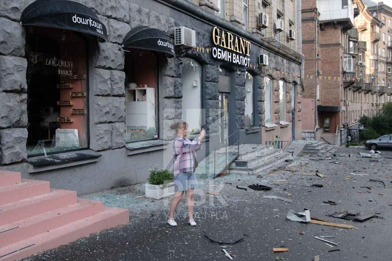 Киев в дыму от пожаров после массированной ночной атаки – есть жертвы и пострадавшие