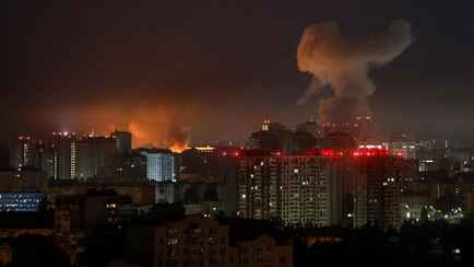 Киев в дыму от пожаров после массированной ночной атаки – есть жертвы и пострадавшие