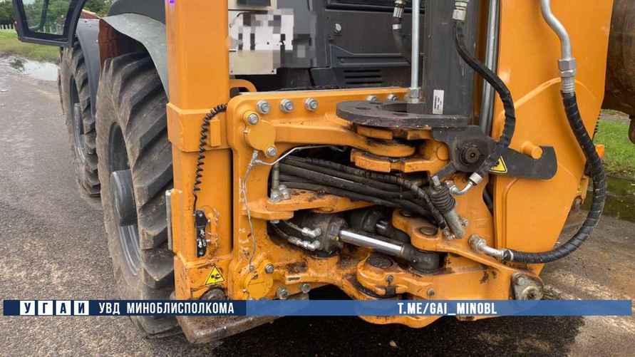 Под Фаниполем микроавтобус врезался в трактор - трое пострадавших