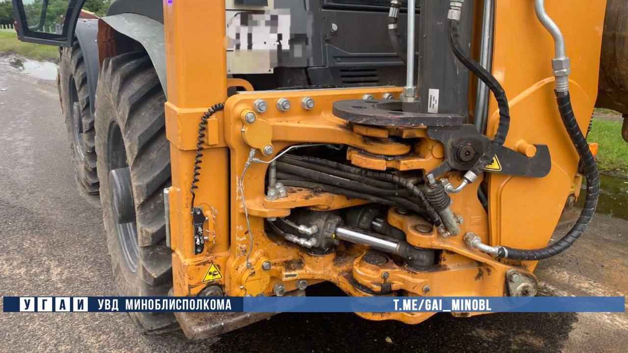 Под Фаниполем микроавтобус врезался в трактор - трое пострадавших