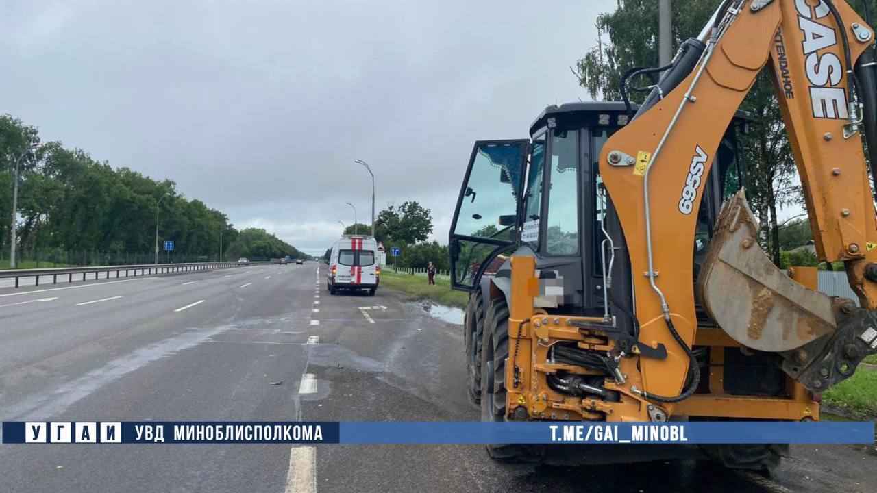 Под Фаниполем микроавтобус врезался в трактор - трое пострадавших