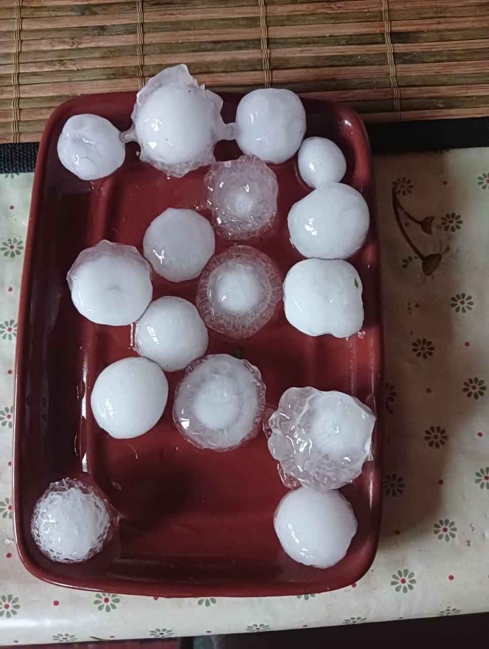 Как спасти авто от внезапного града? Эта защита есть под рукой у каждого водителя