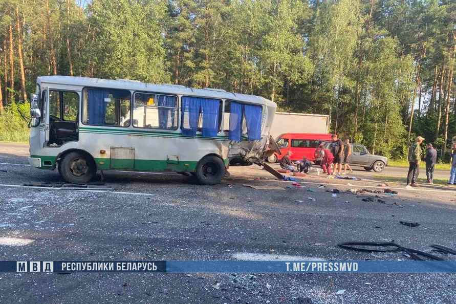 Под Берёзой 15 человек пострадали в ДТП с автобусом