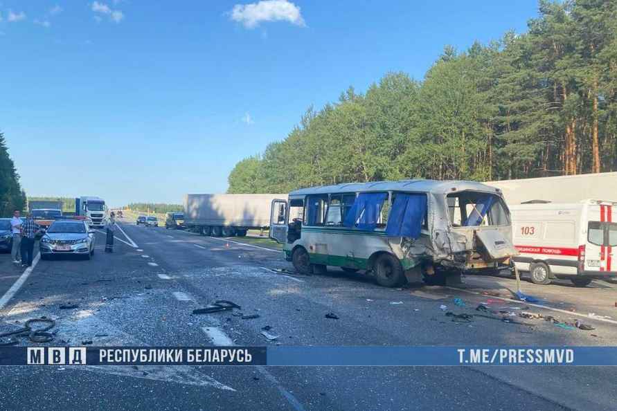 Под Берёзой 15 человек пострадали в ДТП с автобусом