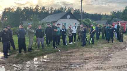 На Могилёвщине в лес отправили 300 человек ОМОН, патрульных и добровольцев