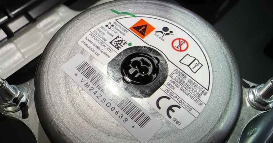 В российской Lada Iskra нашли логотипы французского Renault. Как объяснили на АвтоВАЗе?