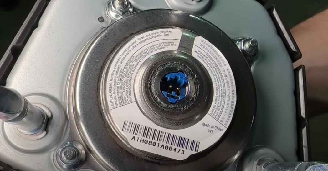 В российской Lada Iskra нашли логотипы французского Renault. Как объяснили на АвтоВАЗе?