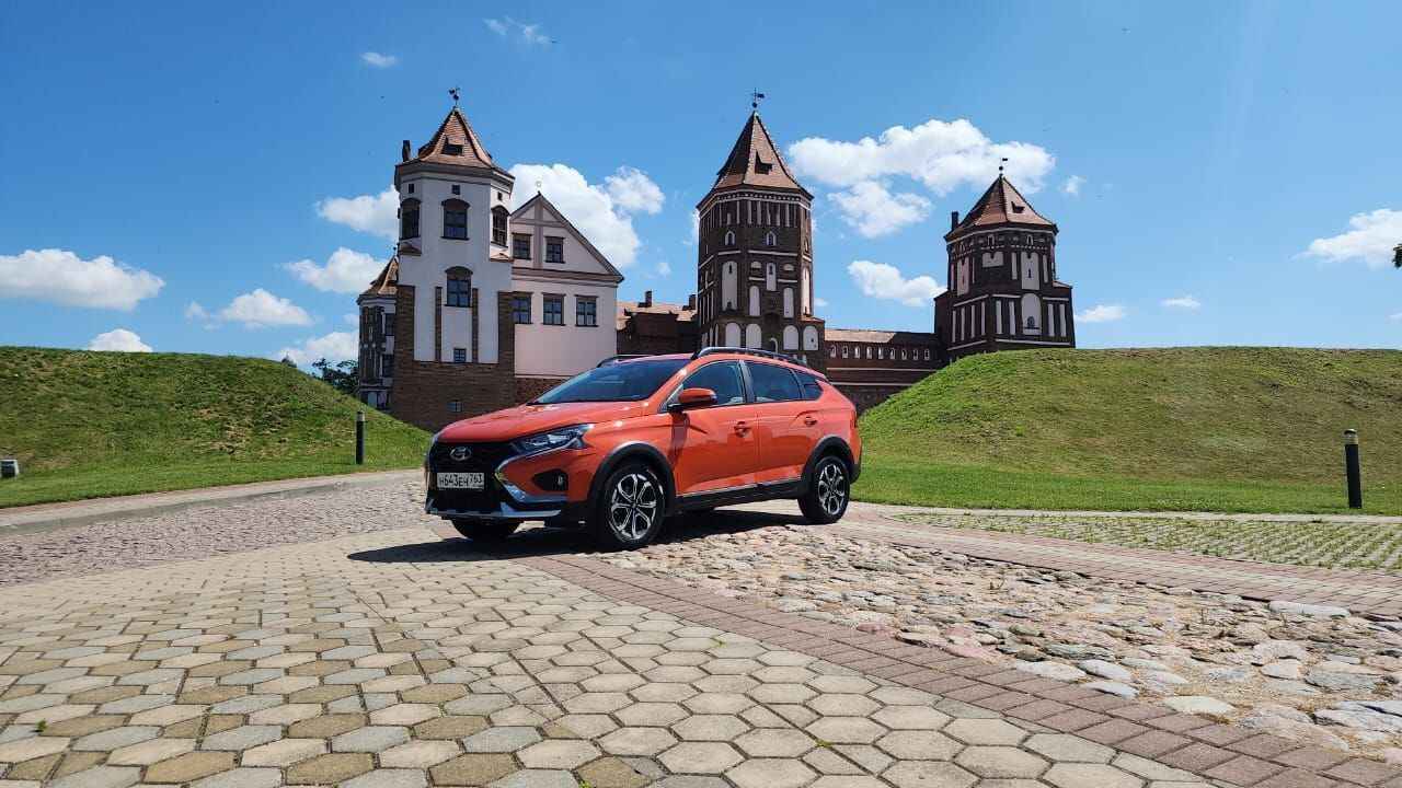 В российской Lada Iskra нашли логотипы французского Renault. Как объяснили на АвтоВАЗе? — Фото