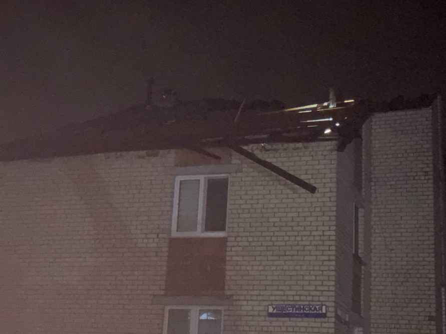 Перевернутые авто, сорванные крыши и выбитые окна. Под Минском созвали комиссию по ЧС из-за последствий суперячейки