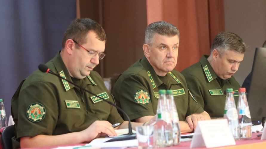 Глава Минлесхоза потребовал ежемесячный анализ зарплат этих работников. Кому предложили повысить?