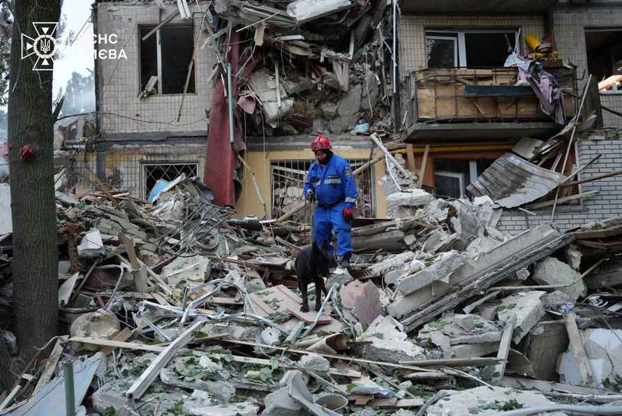 Жилые кварталы Киева подверглись массированной воздушной атаке – уже шесть погибших