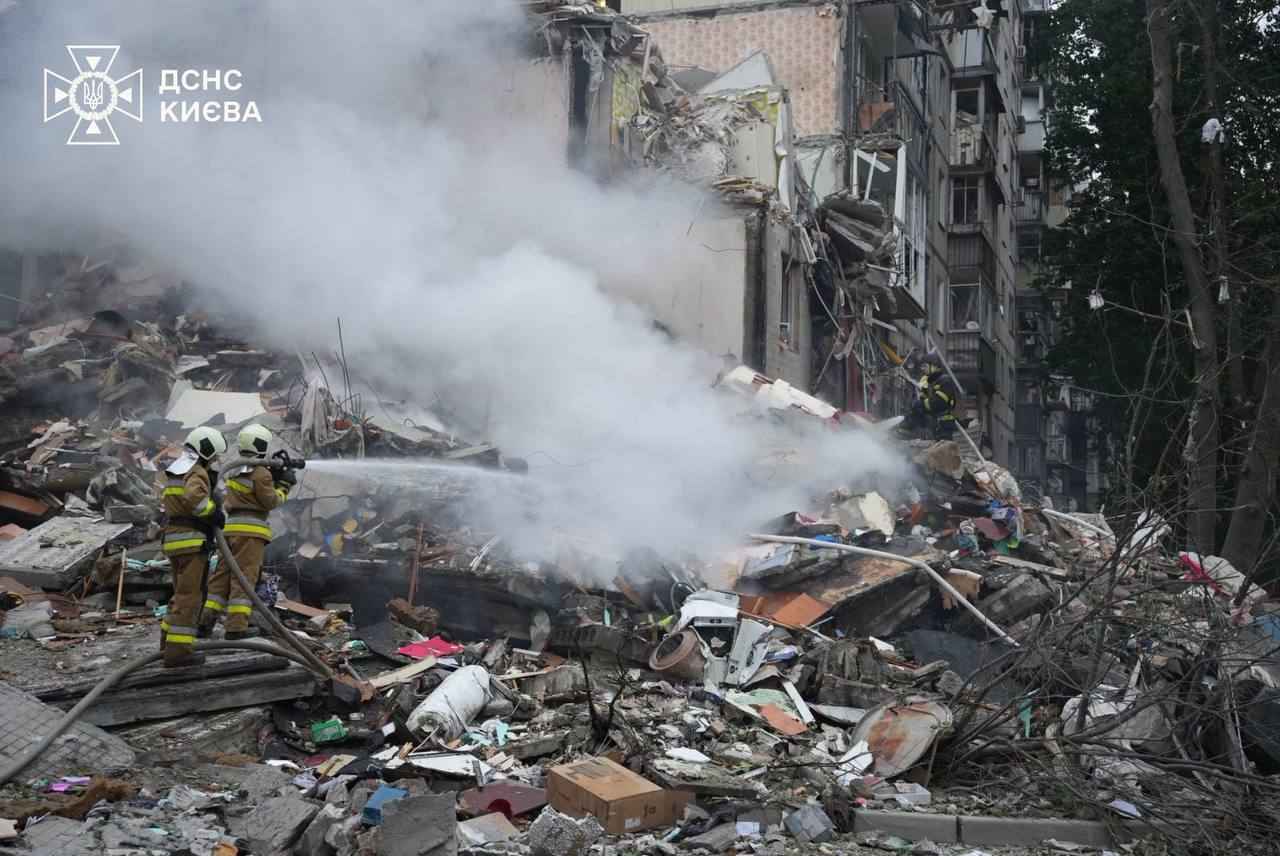 Жилые кварталы Киева подверглись массированной воздушной атаке – уже шесть погибших
