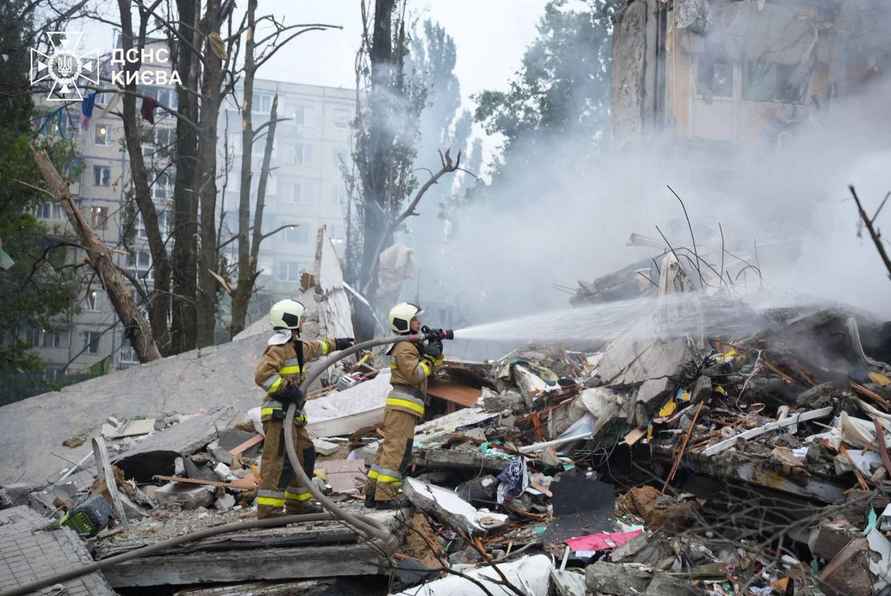 Жилые кварталы Киева подверглись массированной воздушной атаке – уже шесть погибших