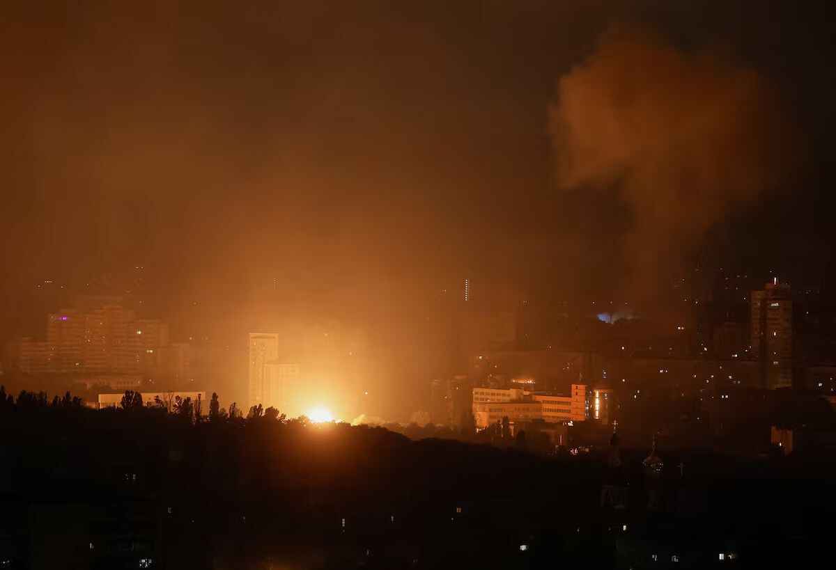 Жилые кварталы Киева подверглись массированной воздушной атаке – уже шесть погибших