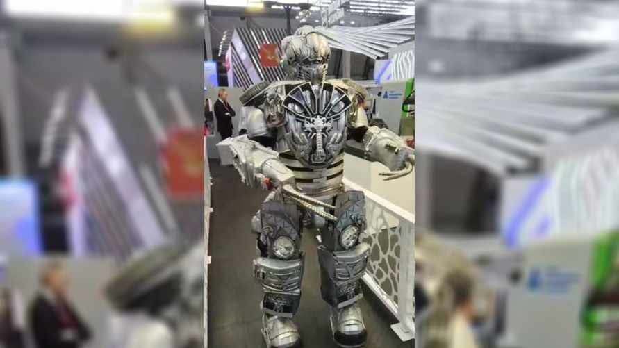 В России на выставке ИННОПРОМ попросили робота не показываться на глаза премьер-министру. Это почему?