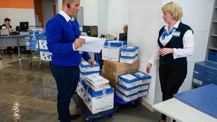 Белпочта открыла вакансию с зарплатой от 2500 рублей и доставкой на работу по ночам