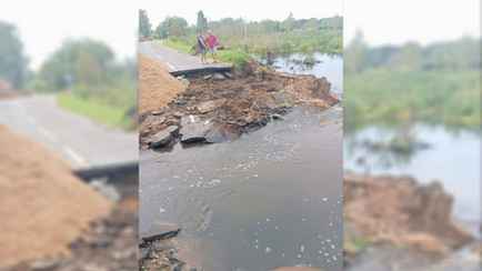 Под Витебском ливнем смыло дорогу