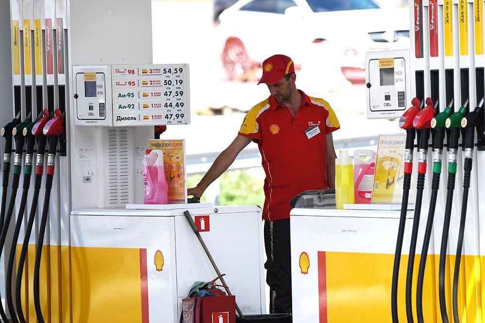 В России цены на бензин подобрались к историческому рекорду. Власти введут запрет на экспорт?