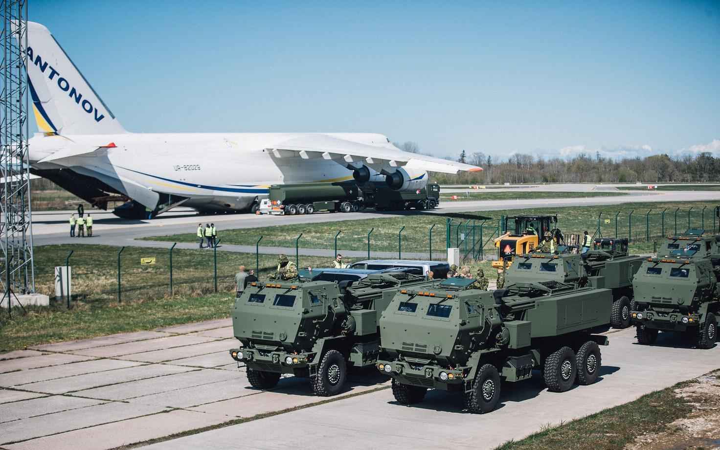 "Можем стрелять по целям размером с ведро" – Эстония впервые применила HIMARS