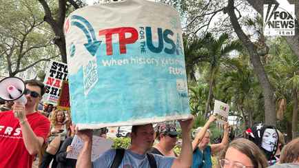 «Слушай, докажи, что ты другой» — Сторонники призвали Трампа побыстрее опубликовать «компромат Эпштейна»