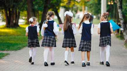 Может ли директор требовать носить конкретную школьную форму? В Минобразования Беларуси пояснили