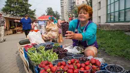 Совмин предложил изменить условия налога 10% для белорусов, торгующих продуктами со своего участка. Какие справки будут нужны, чтобы не платить?