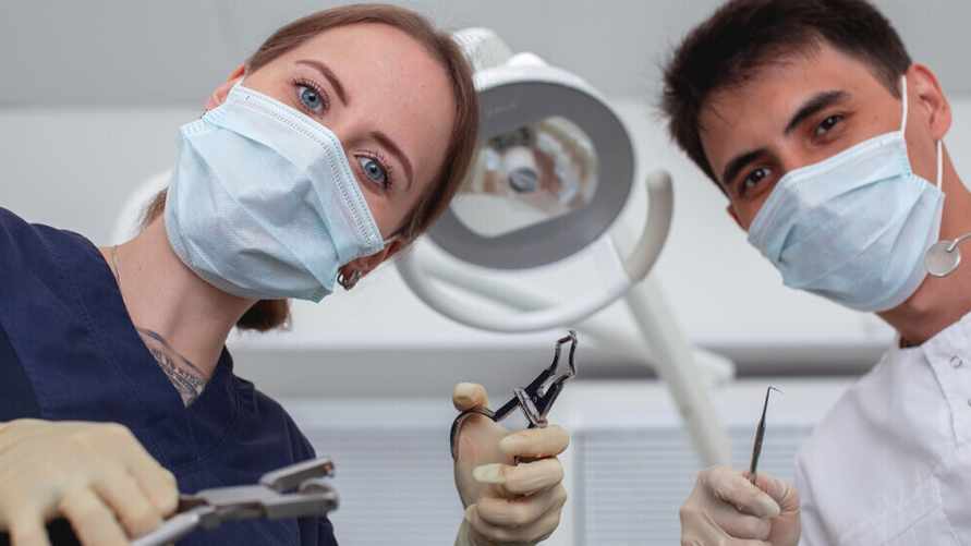 Стали известны сроки, когда стоматологи начнут выращивать зубы, вместо коронок