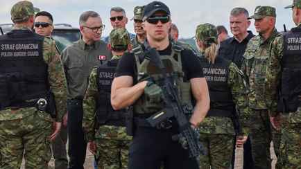 Президент Польши приехал на границу с Беларусью и извинился перед пограничниками. За что?