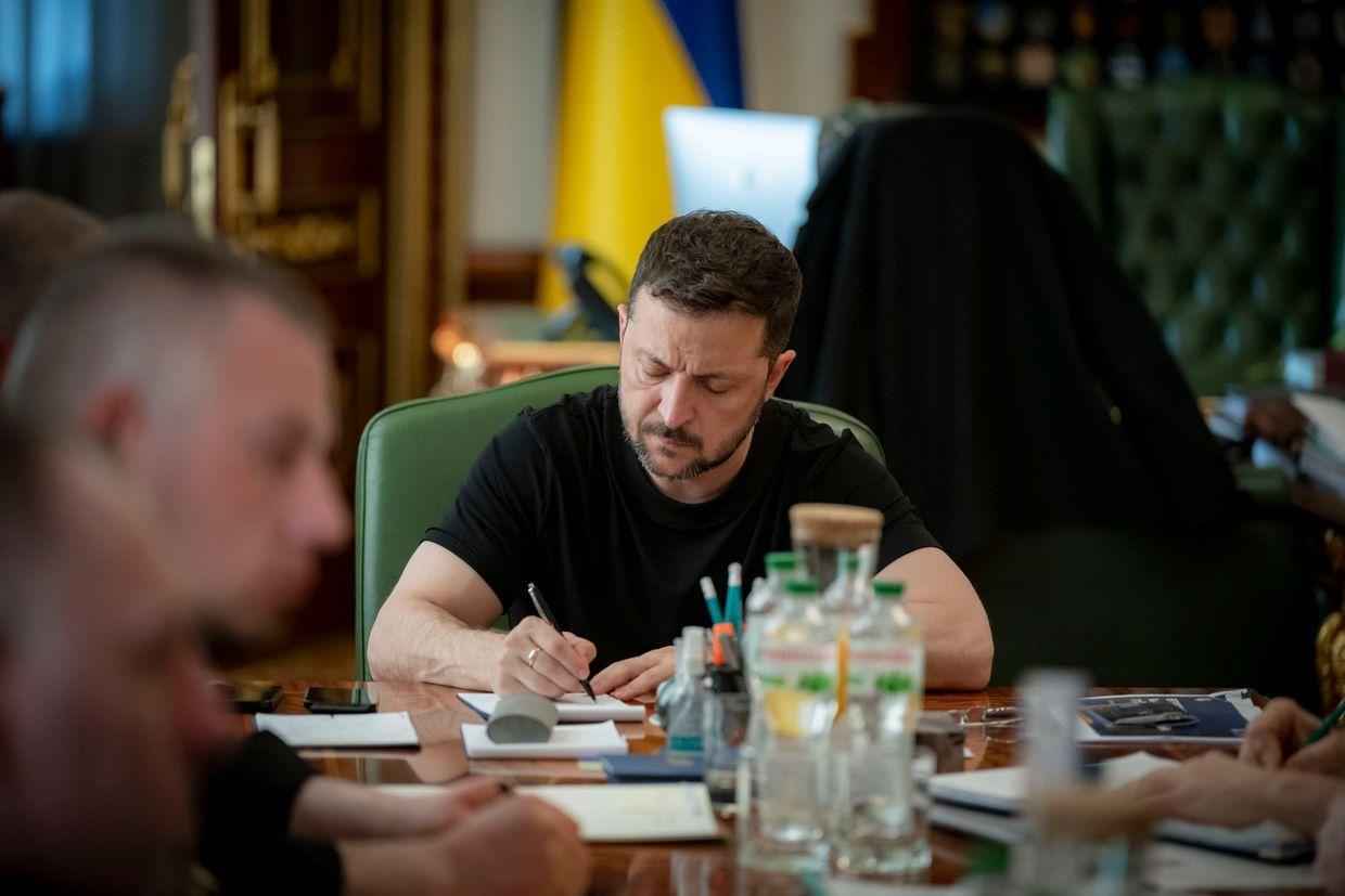 Зеленский объяснил отказ от реформы антикоррупционных НАБУ и САП протестами украинцев