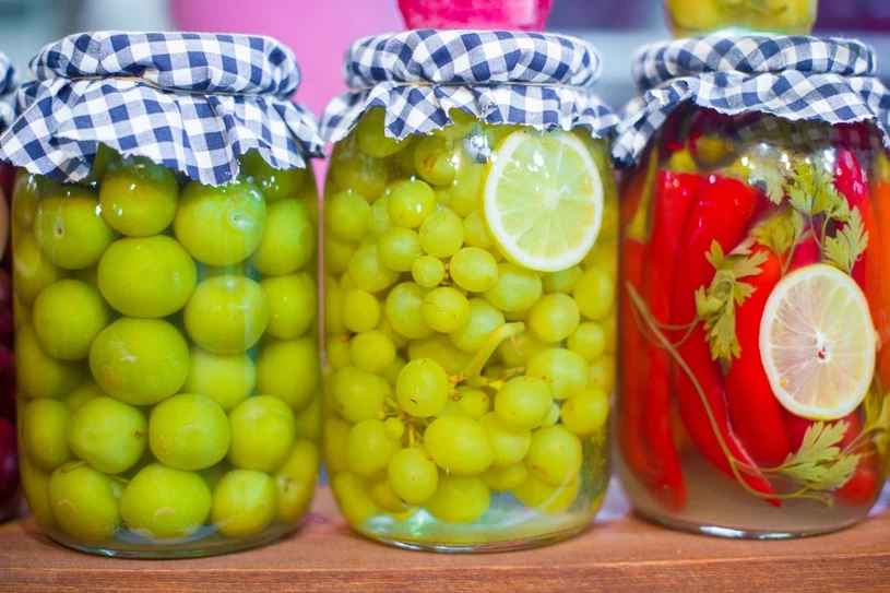 Отличная альтернатива оливкам и каперсам? Узнали, как замариновать на зиму... виноград