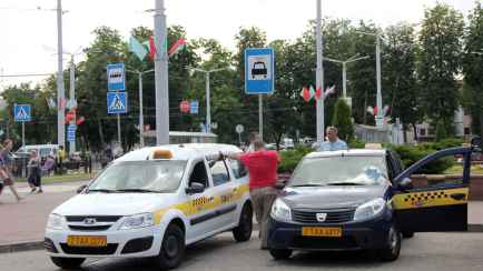 Минтранс Беларуси предупредил 1700 водителей такси и маршруток о возможном исключении из реестра