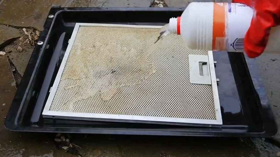 Вытяжка будет как новая через 15 минут. Вот как почистить без дорогостоящей химии