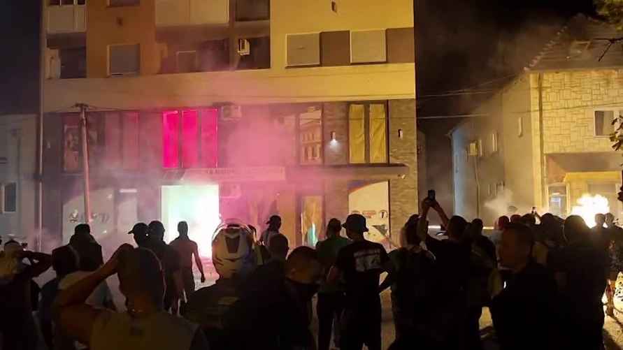 В Сербии произошли новые столкновения протестующих с полицией. Появились видео