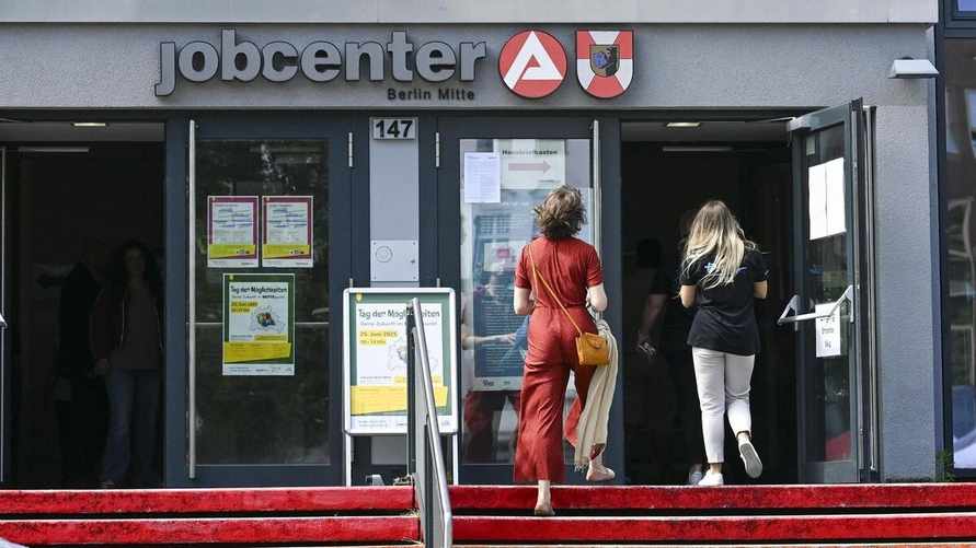 Германия выделила на социальные пособия рекордные 46,9 млрд евро