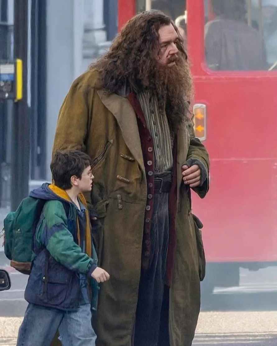 Появились новые фото и видео со съемок сериала про Гарри Поттера