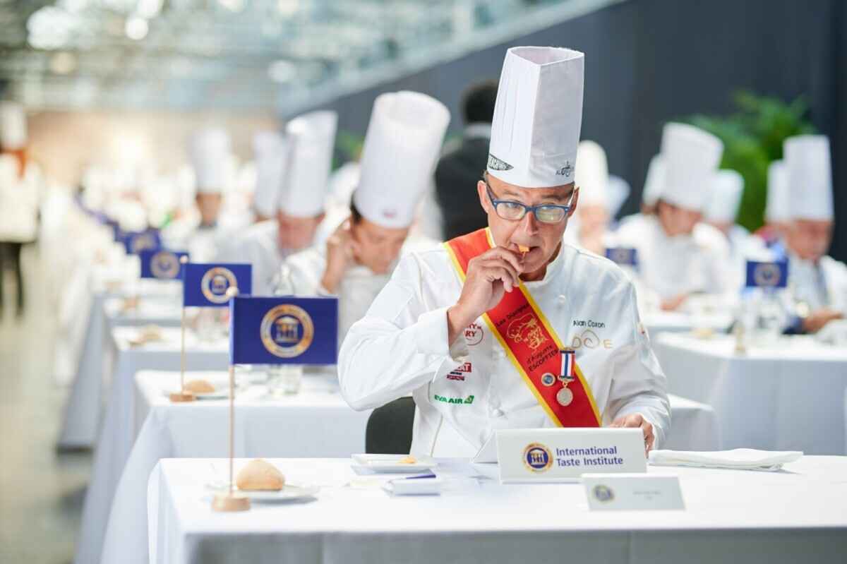 Повара Мишлен присудили белорусскому творожному сыру максимальные три звезды и "хрустальную" премию