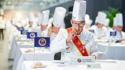 Повара Мишлен присудили белорусскому творожному сыру максимальные три звезды и «хрустальную» премию