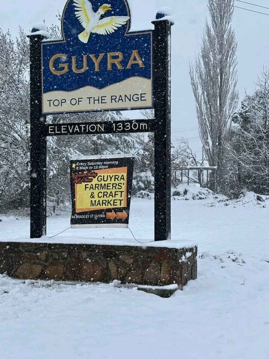 Австралию накрыло 50-сантиметровым слоем снега