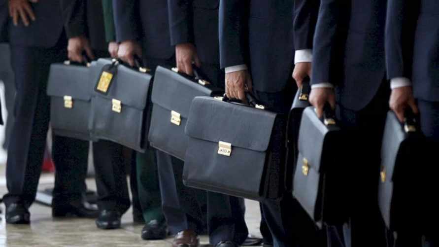 Лукашенко "горизонтально переместил" глав райисполкомов и назначил замминистров