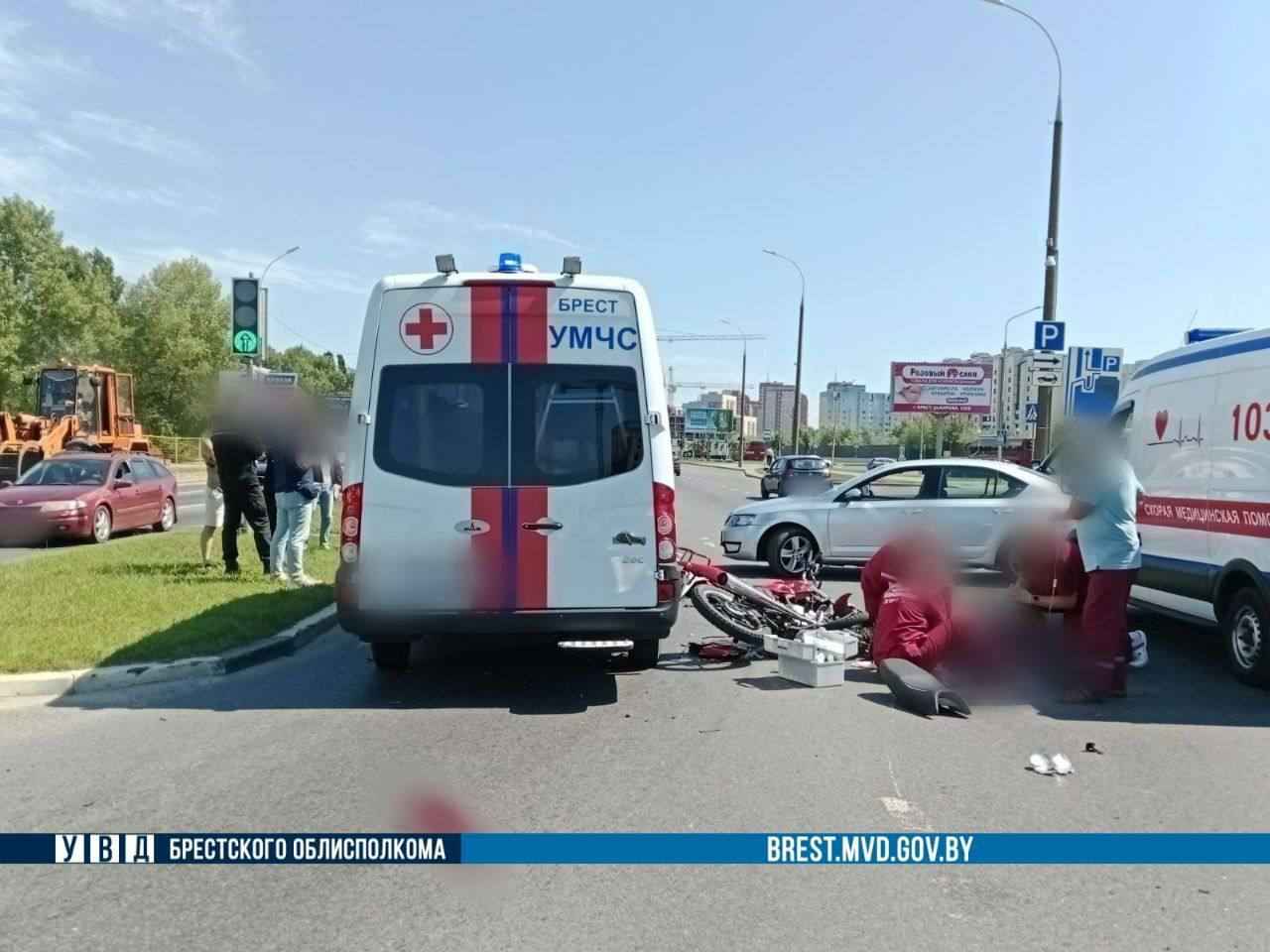 В Бресте после столкновения со "Скорой" погиб несовершеннолетний мотоциклист