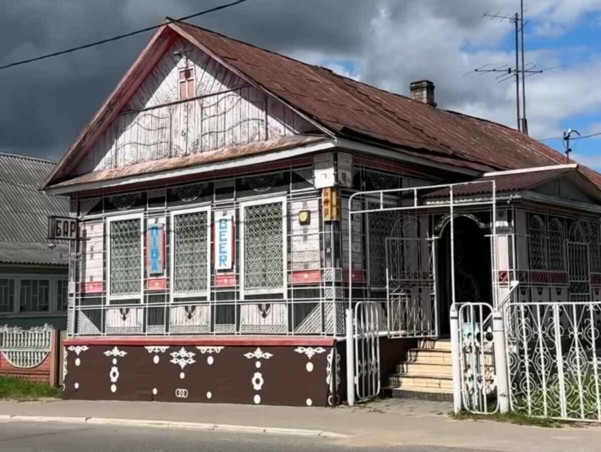 "Теперь в Крупки ехать что ли?" - Бар в районном центре удивил 300 тыс пользователей TikTok