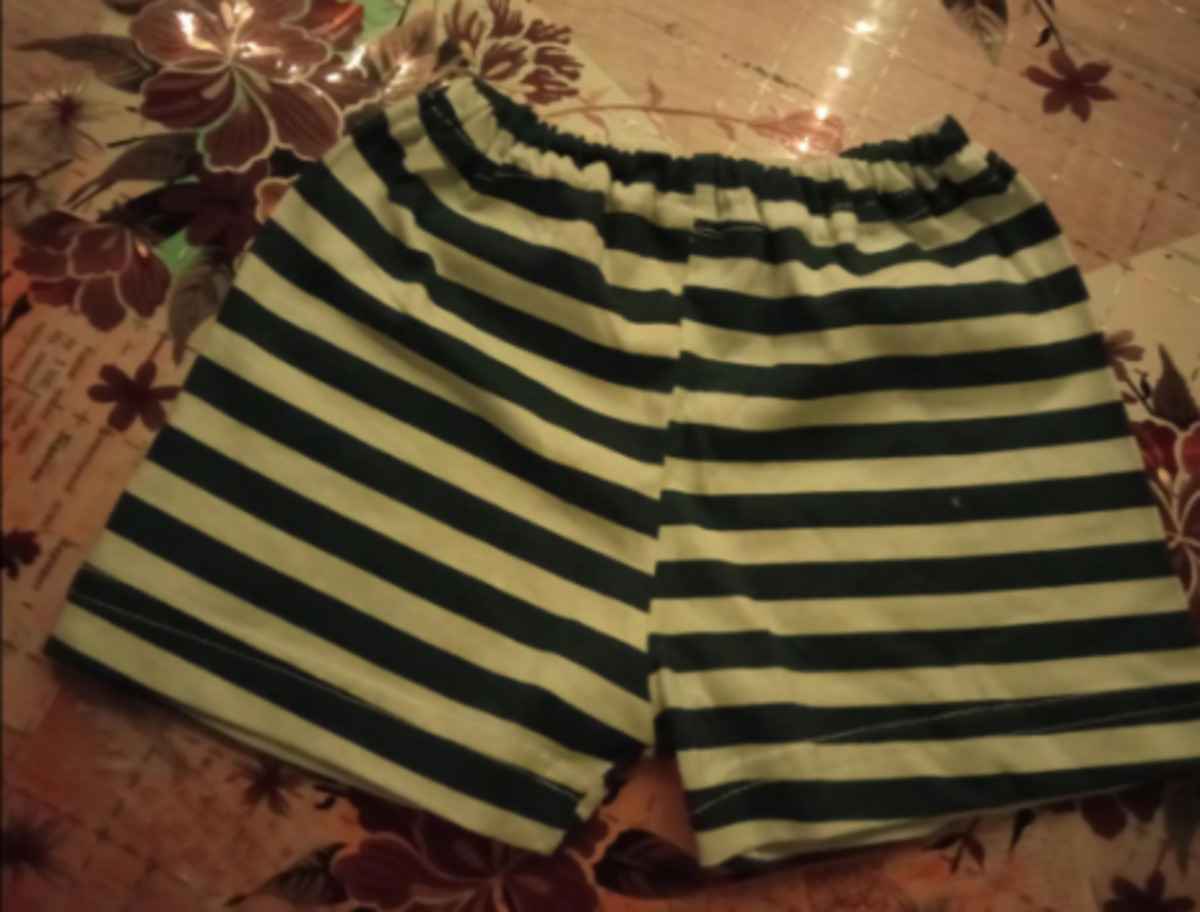 Помните бело-золотое платье? Теперь люди спорят, какого цвета эти шорты