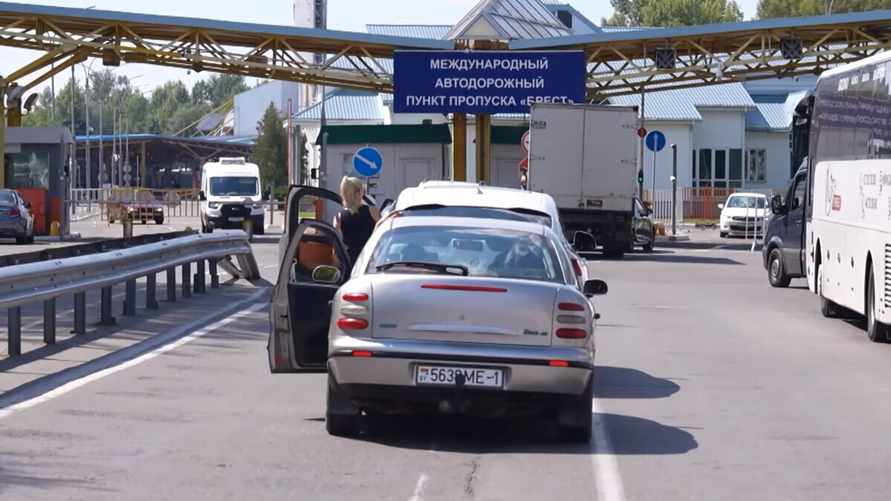 На белорусских КПП скопилось более 4 тысяч автомобилей, ожидающих выезда в ЕС