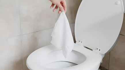 «Не знал, что это проблема» — Жлобинский водоканал показал, почему нельзя выбрасывать влажные салфетки в унитаз