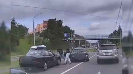 В Гродно водители подрались прямо на дороге. Что не поделили?