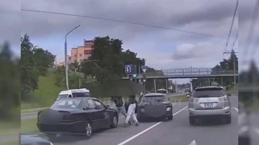 В Гродно водители подрались прямо на дороге. Что не поделили?